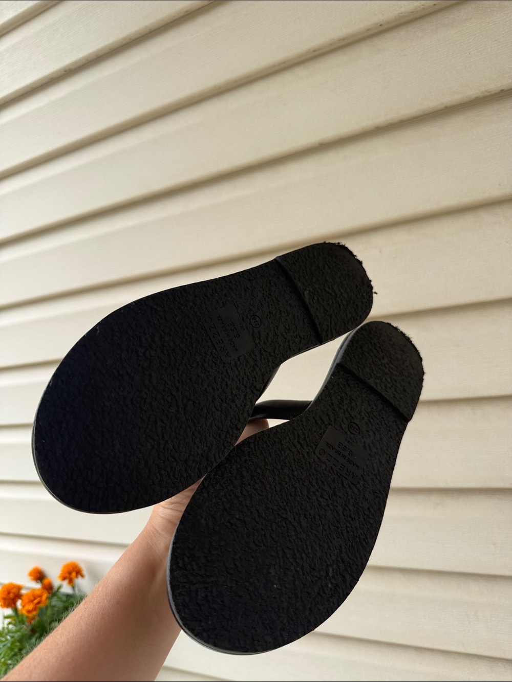 Arezzo Black Leather Sandals with Gold Accents - Picture 4 of 5